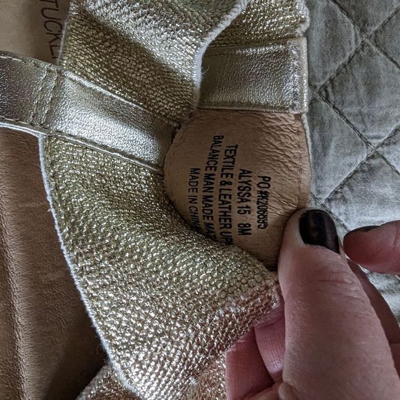 Adam tucker leather crossover strap sandals gold with back strap size 8 - Picture 5 of 5